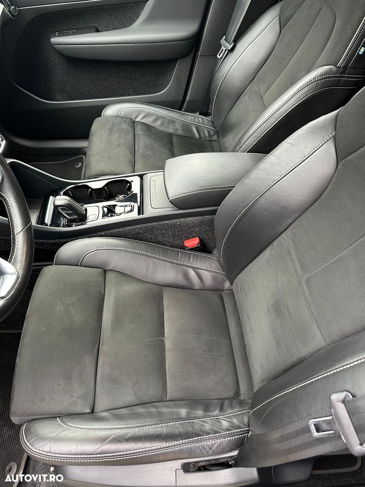 Volvo XC 40 B4 AT8 AWD Mild Hybrid Momentum Pro - 16