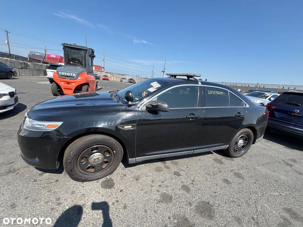 Ford Taurus - 8