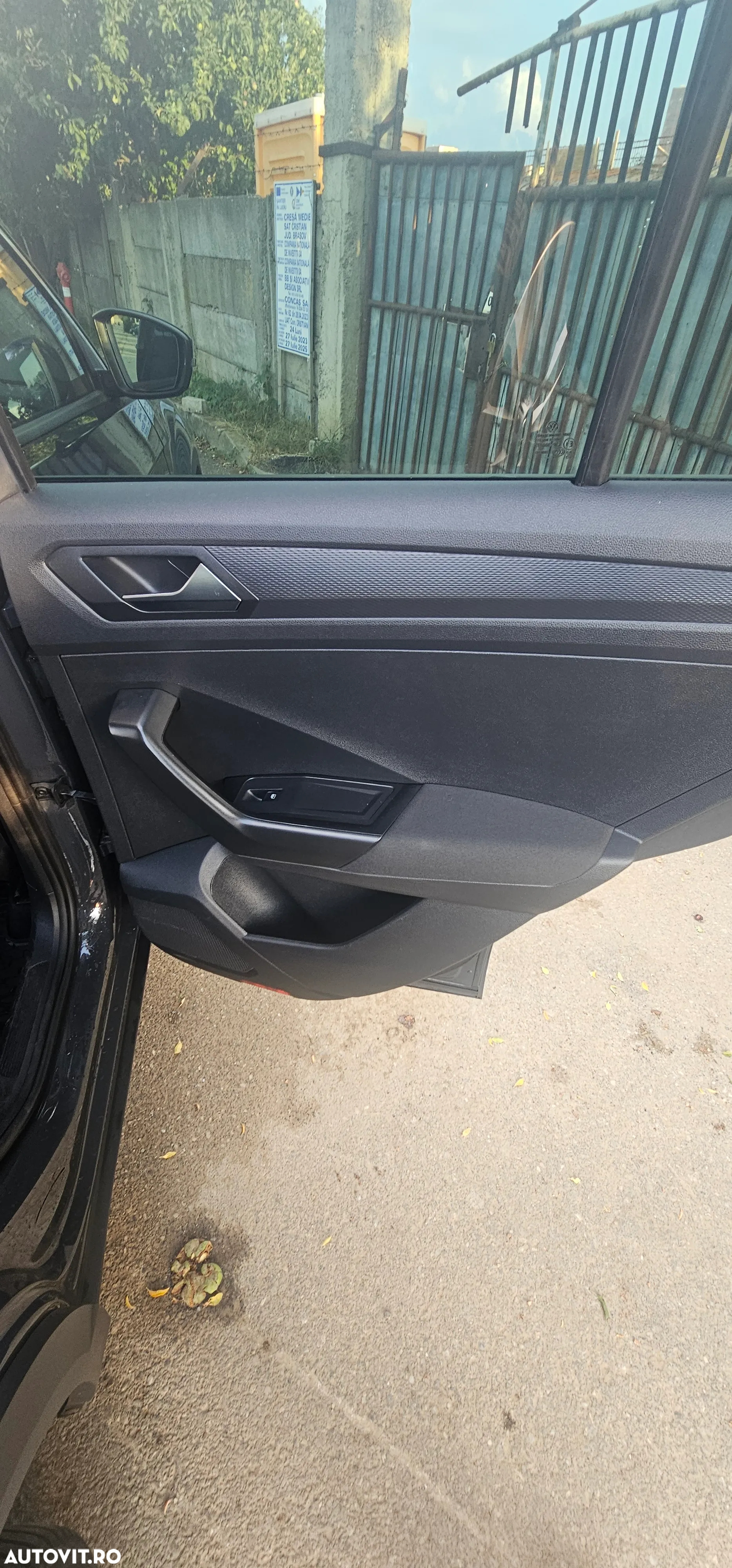 Volkswagen T-ROC 1.6 TDI Design - 24