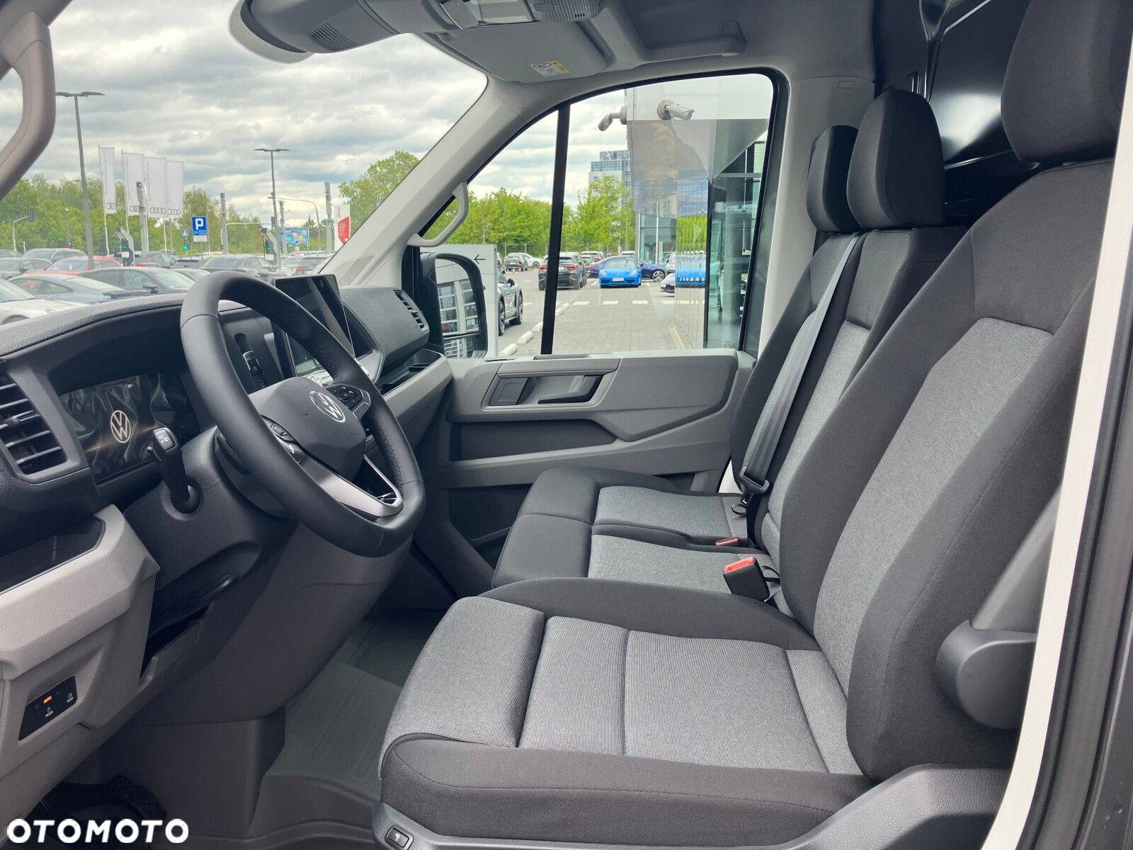 Volkswagen Crafter Crafter 35 Furgon, silnik: 2,0 l  130 kW, skrzynia biegów: napęd 4MOTION, automatyczna 8-biegowa rozstaw osi: 3640 mm - 14