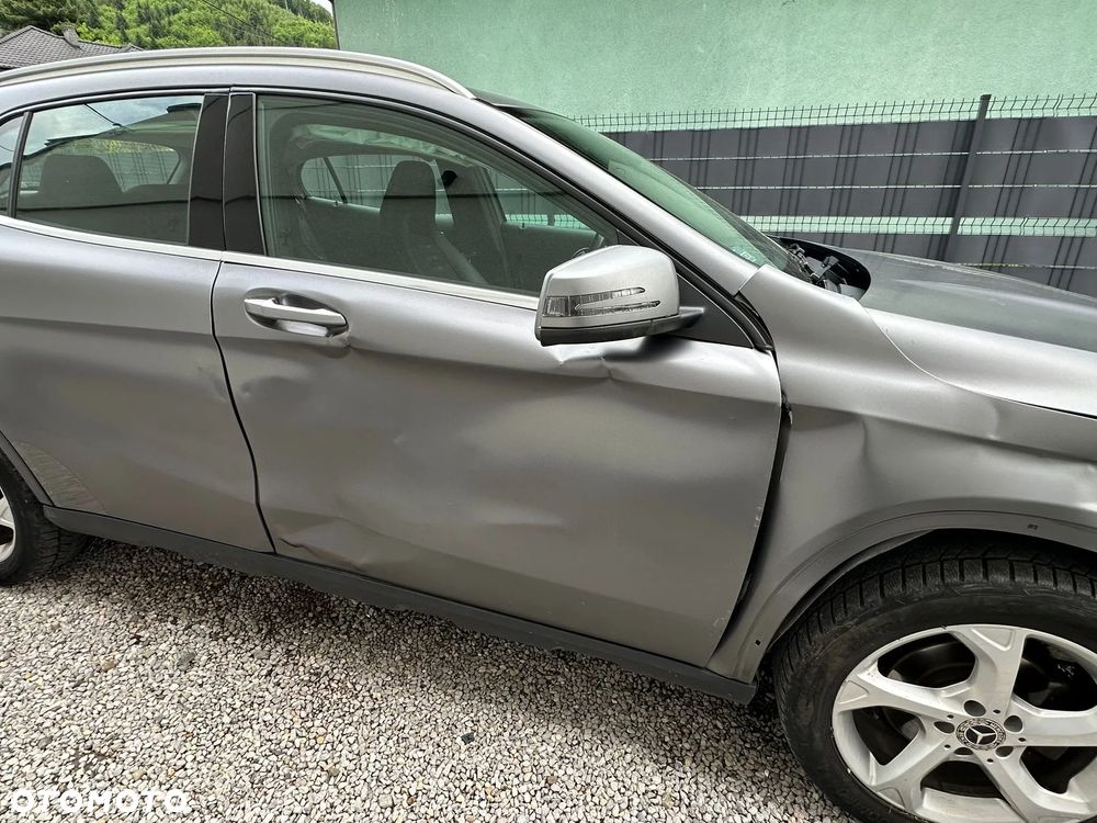 Mercedes-Benz GLA 200 7G-DCT - 11