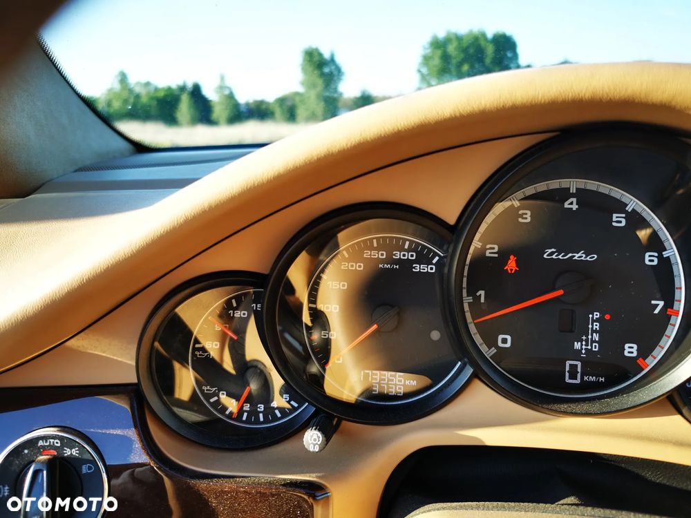 Porsche Panamera Turbo PDK - 25