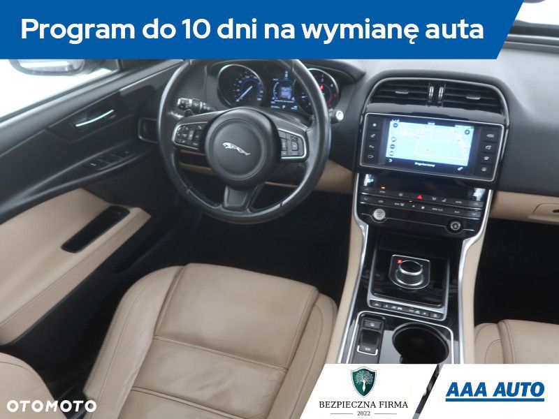 Jaguar XE - 9