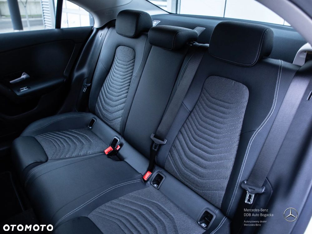 Mercedes-Benz CLA 250 e PHEV 8G-DCT - 11