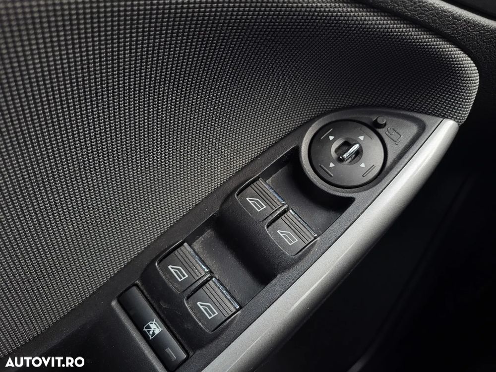 Ford Focus Turnier 1.6 TDCi DPF Start-Stopp-System Champions Edition - 12