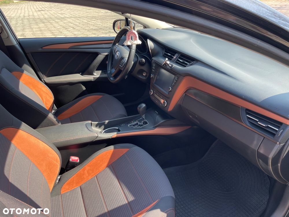 Toyota Avensis 1.8 Premium MS - 6