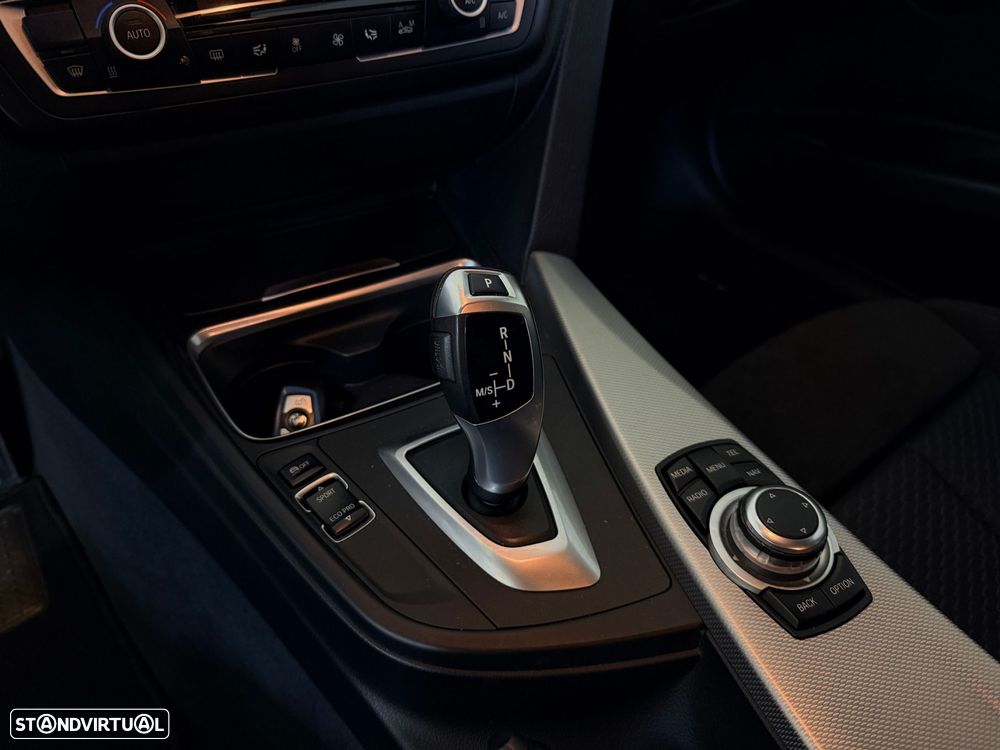 BMW 320 d Auto Pack M - 24