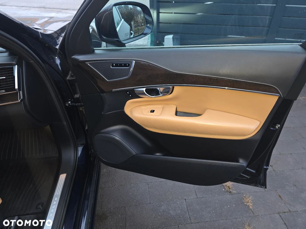 Volvo XC 90 - 35