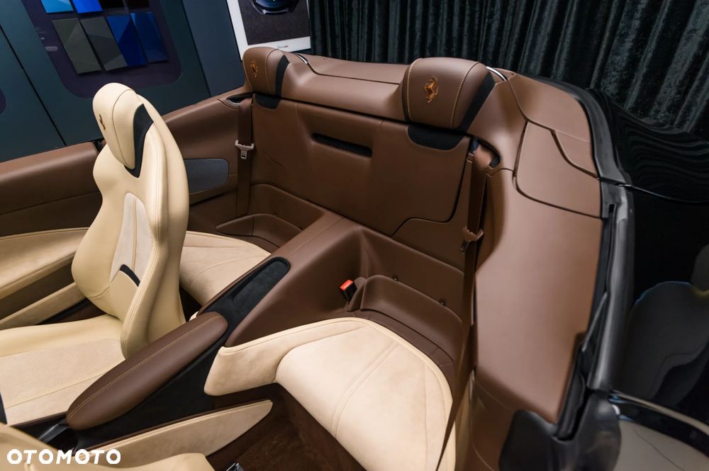 Ferrari Roma Spider - 27