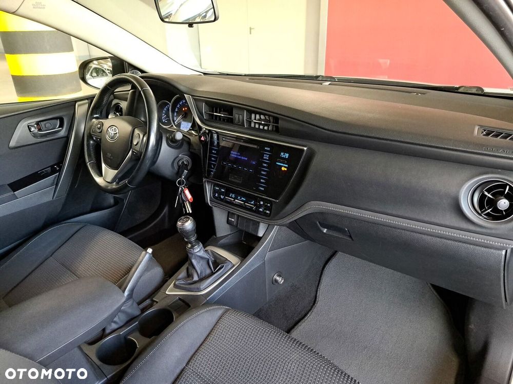 Toyota Auris 1.6 Premium - 17