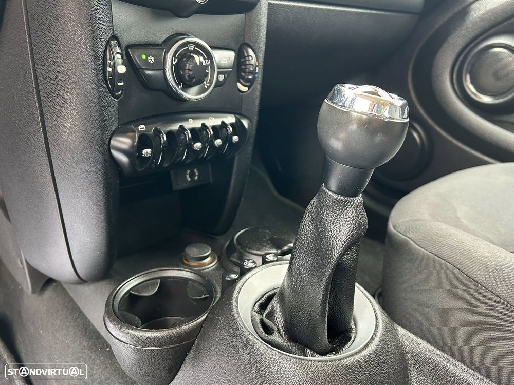 MINI 3 Portas One D - 17