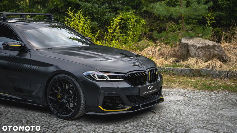 2022 BMW Seria 5 530i xDrive M Sport Edition, photograph 3
