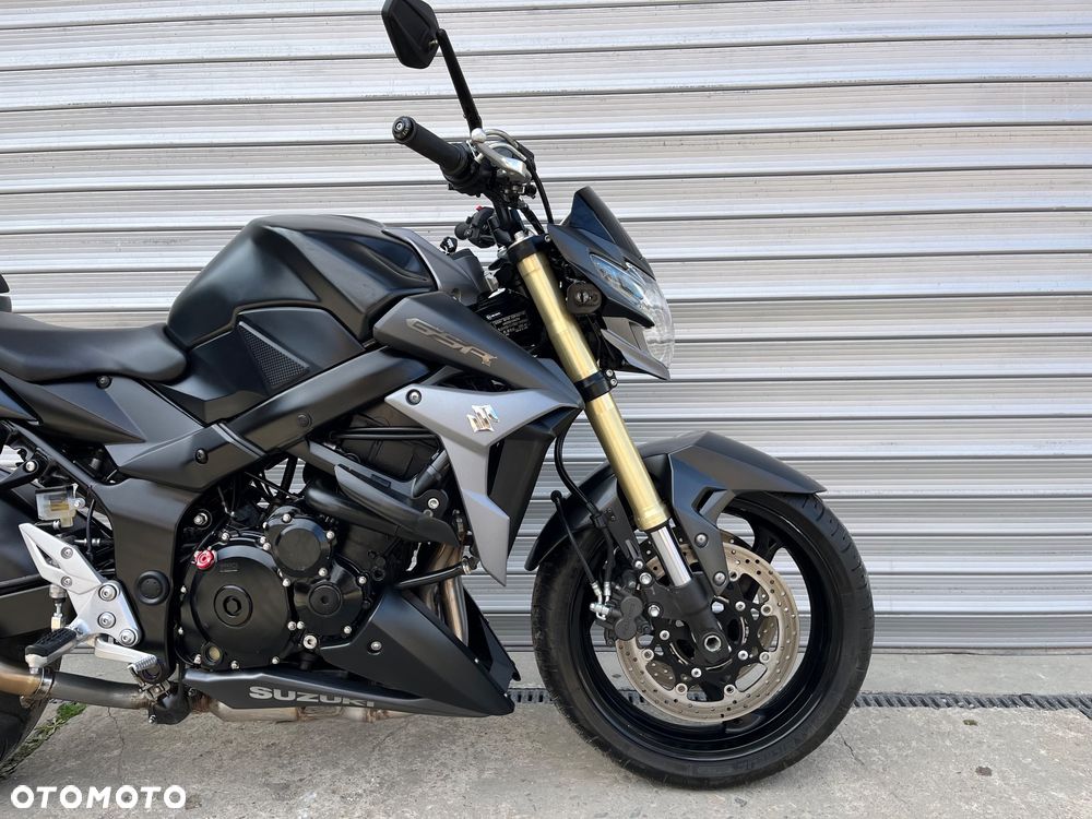 Suzuki GSR - 7