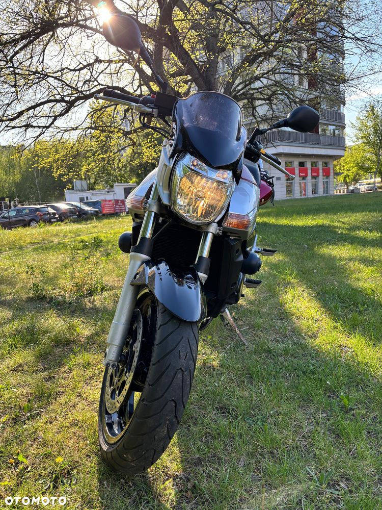Suzuki GSR - 3