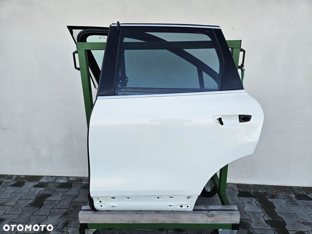 VW TOUAREG 7P 10-18R DRZWI LEWY TYL LR9A 7P0833311