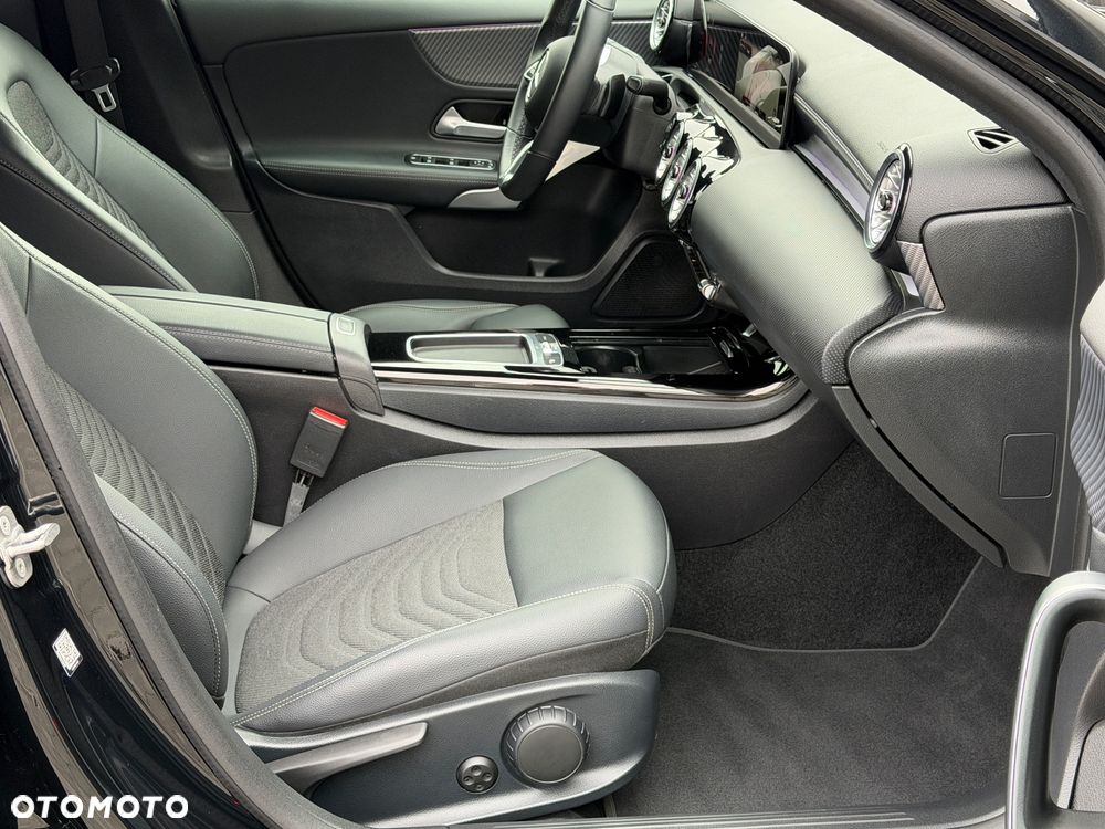 Mercedes-Benz Klasa A 200 7G-DCT Special Edition - 15