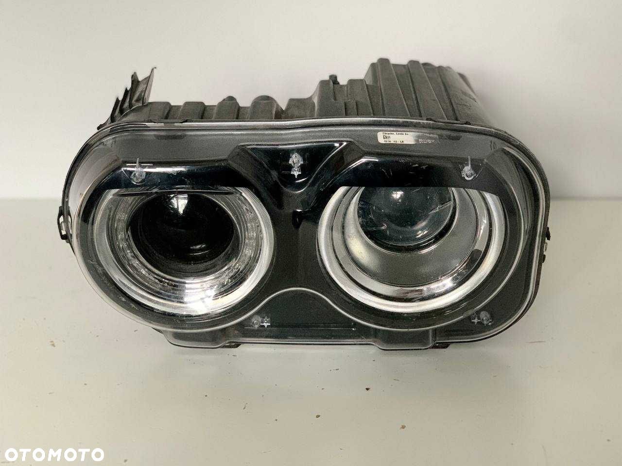 Lampa Reflektor Dodge Challenger 2015+ LED Xenon - 1