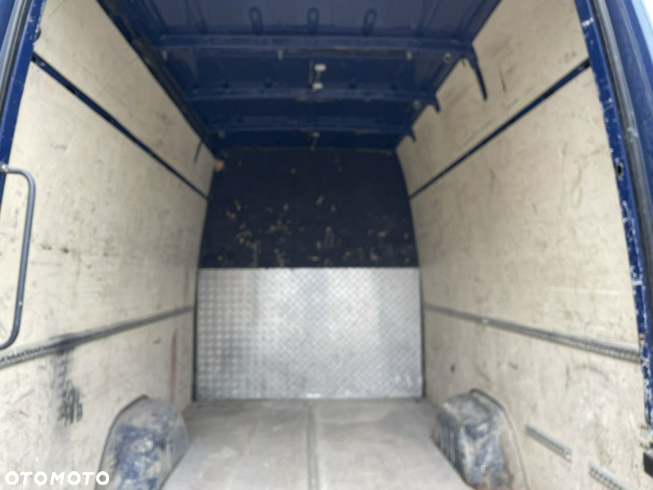 Mercedes-Benz Sprinter - 13
