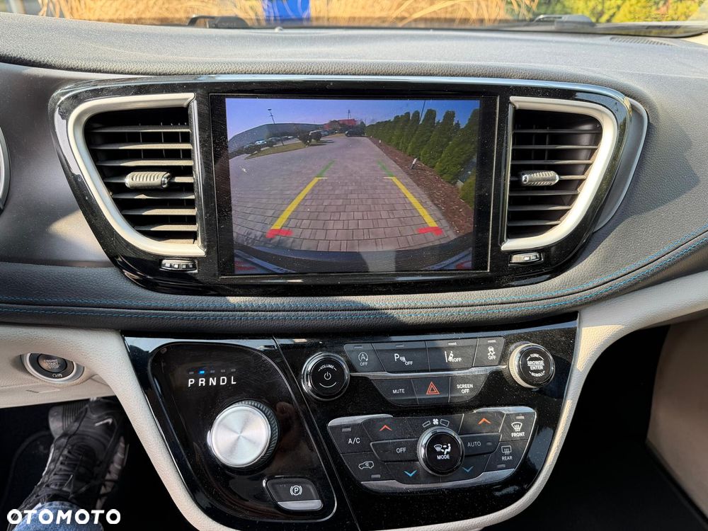 Chrysler Pacifica - 6