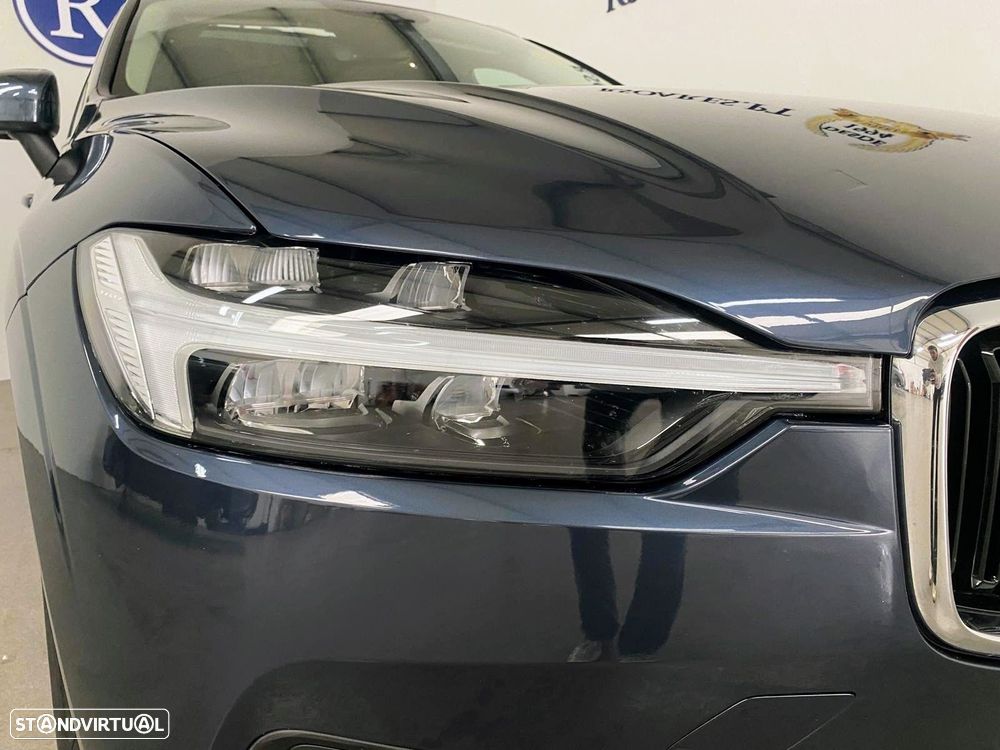 Volvo XC 60 2.0 B4 Momentum Plus Geartronic - 34