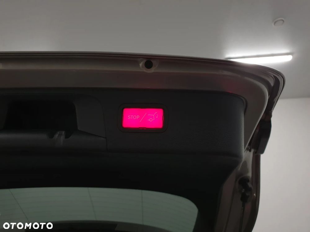 Mercedes-Benz GLC 300 de 4Matic 9G-TRONIC AMG Line Plus - 36