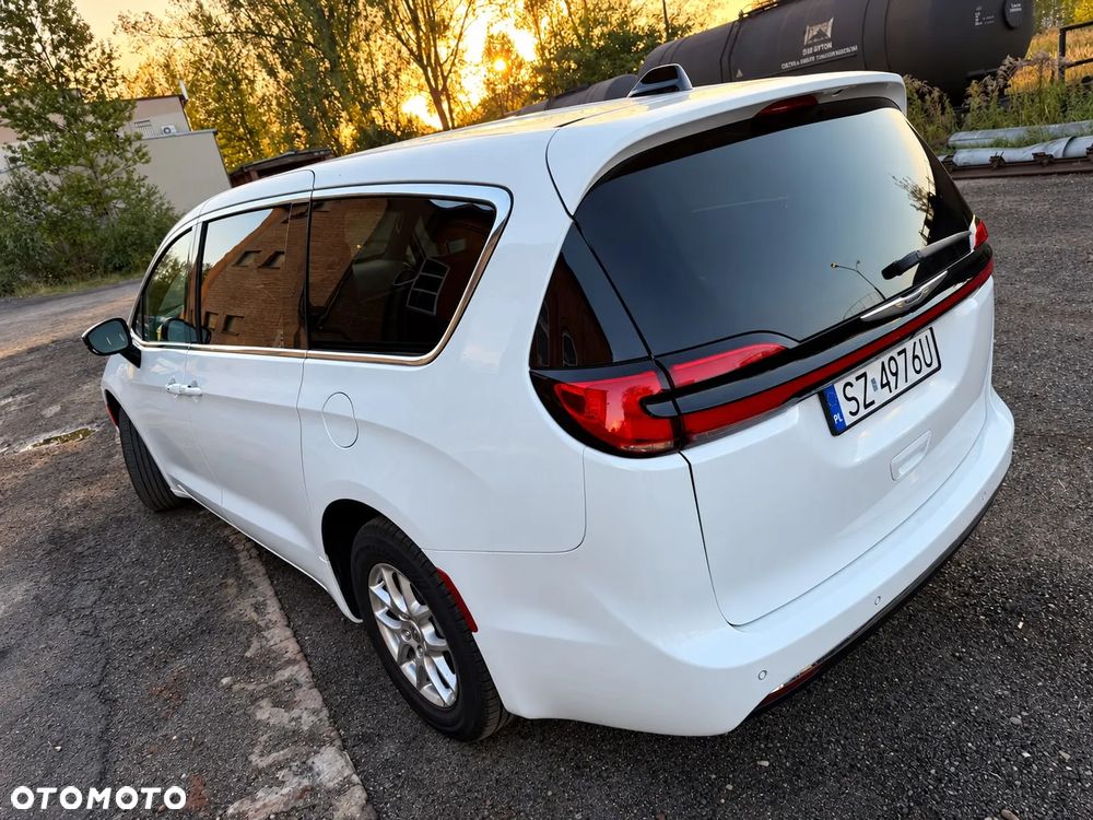 Chrysler Pacifica - 12