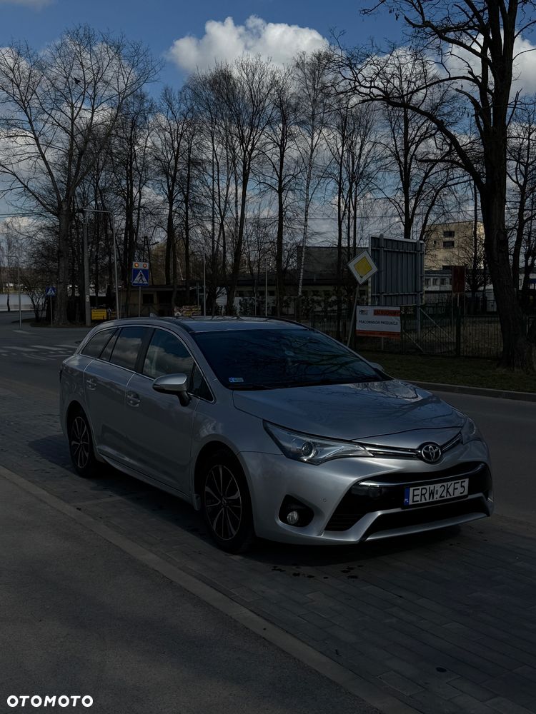 Toyota Avensis 2.0 D-4D Selection - 15