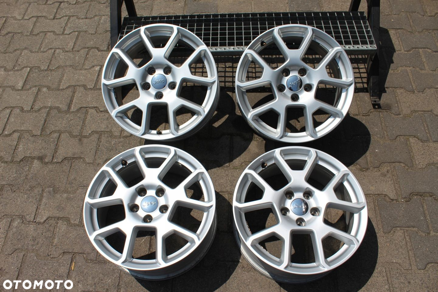 JEEP COMPASS RENEGADE 17cali 5x110 ET40 7J TPMS - 2