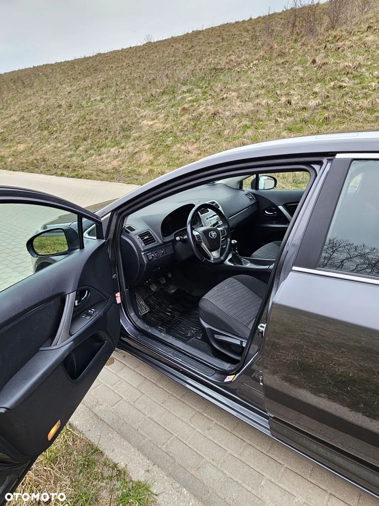 Toyota Avensis 1.8 Active - 9