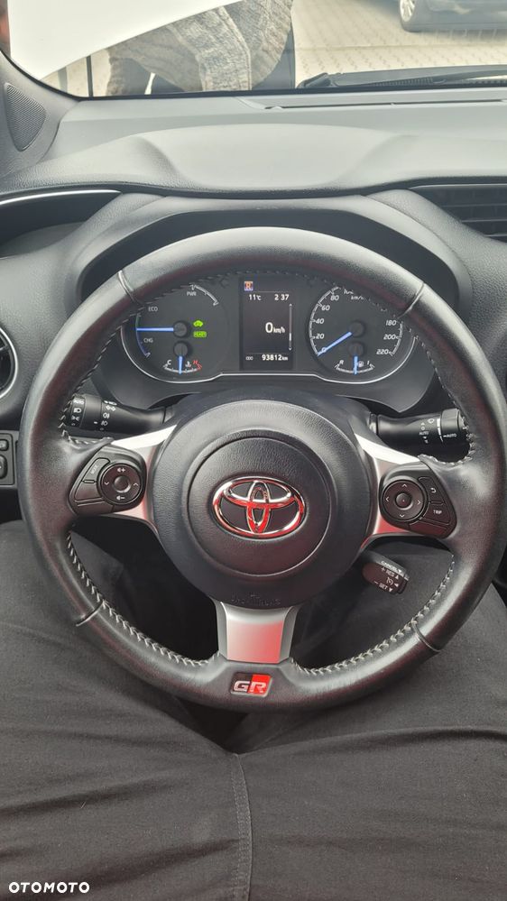 Toyota Yaris Hybrid 100 Business Edition - 18