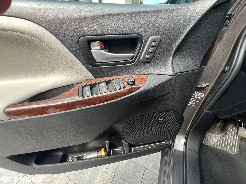 Toyota Sienna - 10
