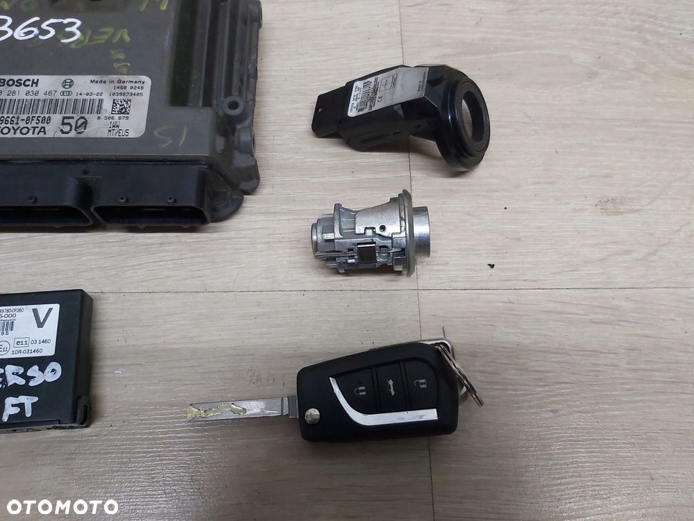 Toyota VERSO 13-18 r 1,6 d4d zestaw odpalenia komputer kluczyk 89661-0F500 - 3