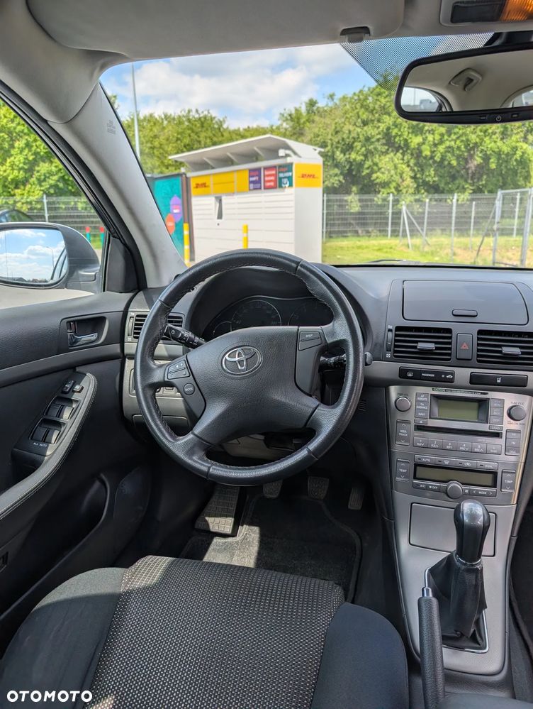 Toyota Avensis 1.8 VVT-i - 10