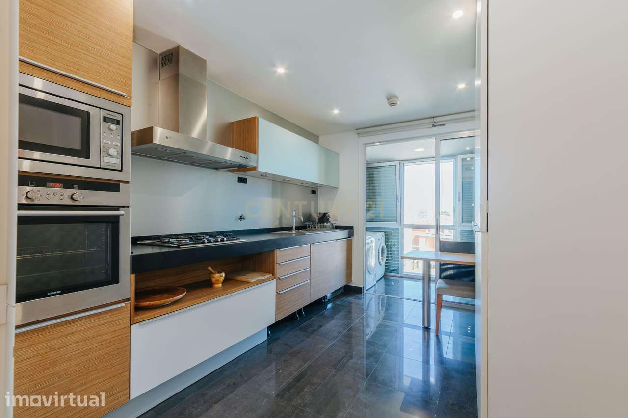 Apartamento T1 + 1 de Luxo — Elegância, Conforto e Exclusividade - Grande imagem: 2/39