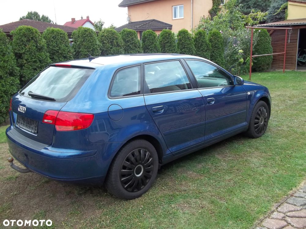 Audi A3 Sportback 1.6 FSI Ambiente - 5