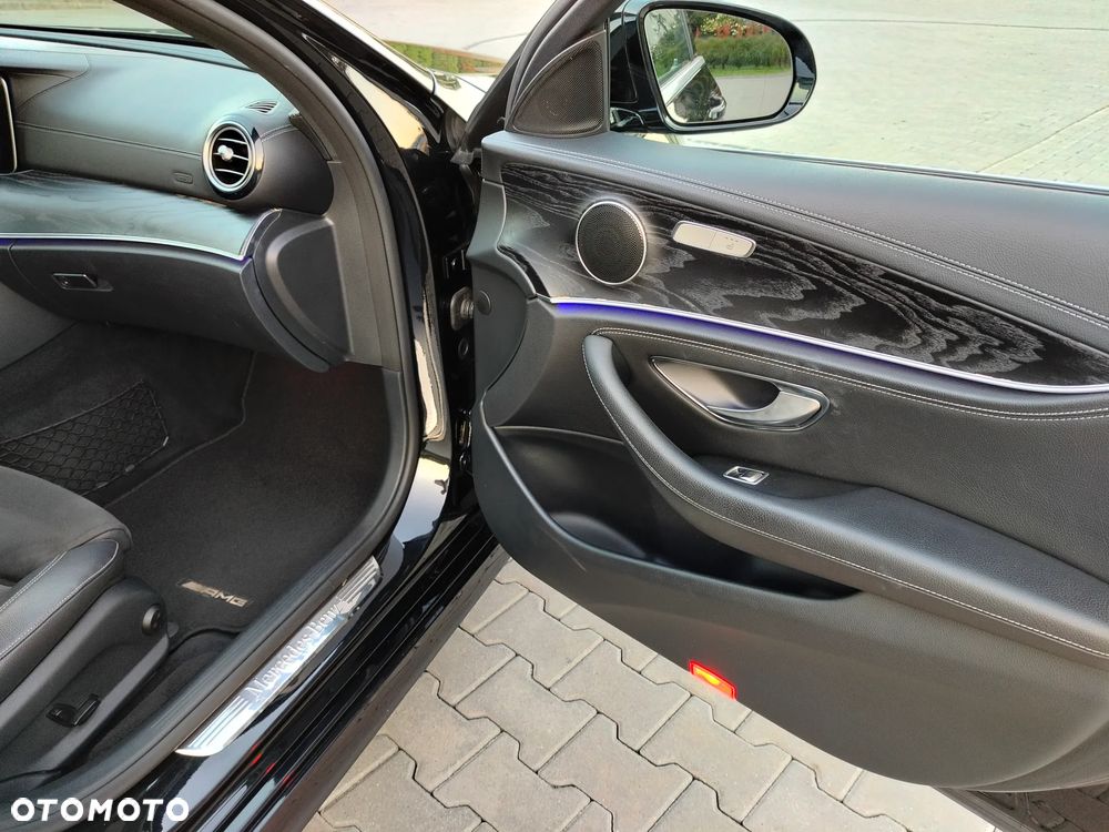 Mercedes-Benz Klasa E 220 d 4-Matic Business Edition 9G-TRONIC - 38