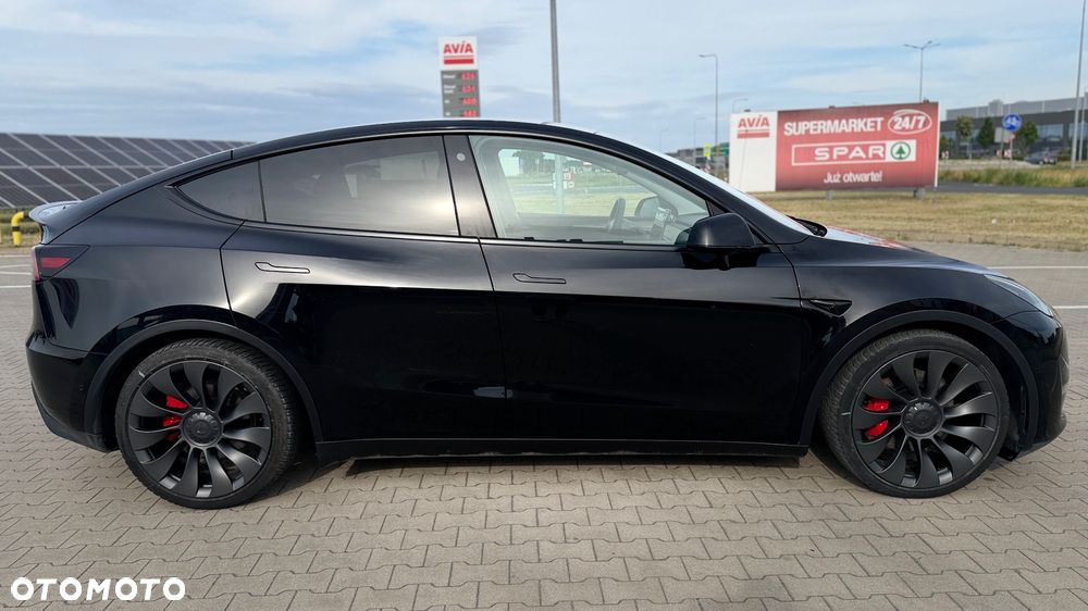 Tesla Model Y - 6
