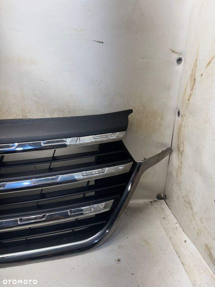 GRILL/ ATRAPA ZDERZAKA REANULT TRAFIC IV - 2