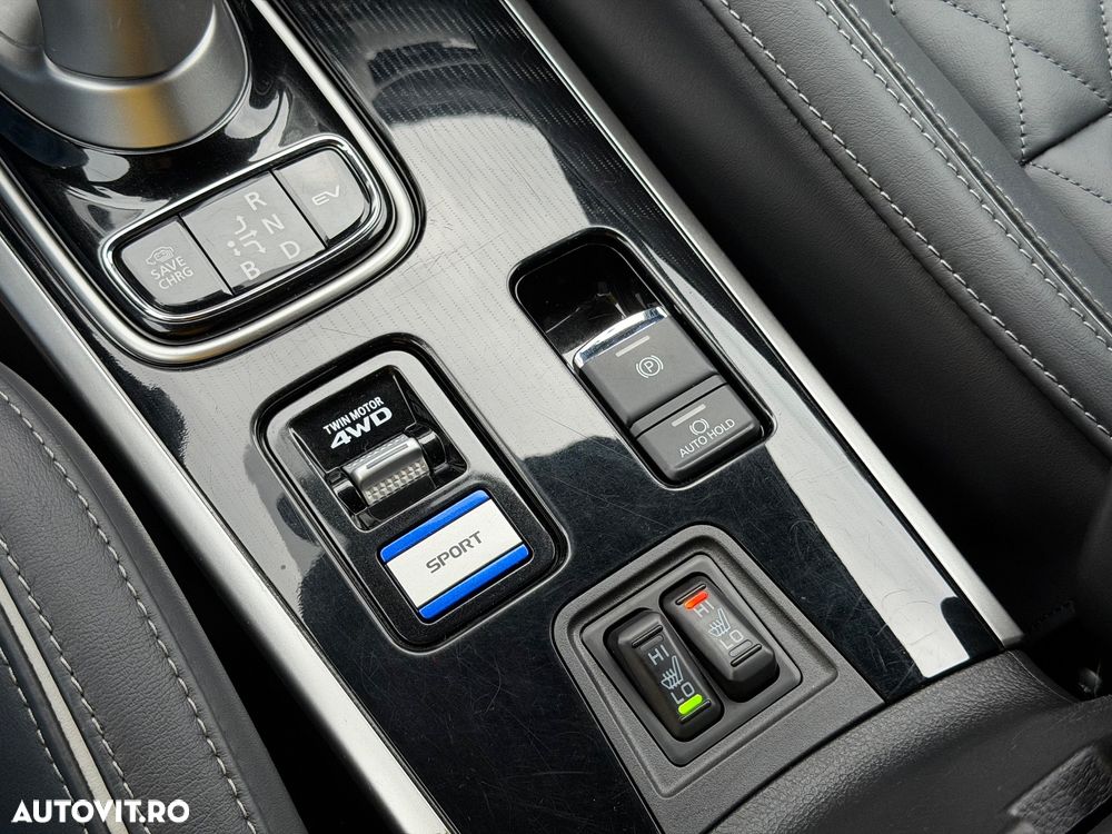 Mitsubishi Outlander - 23