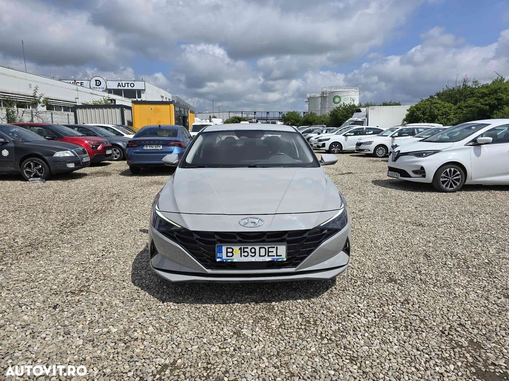 Hyundai Elantra - 2