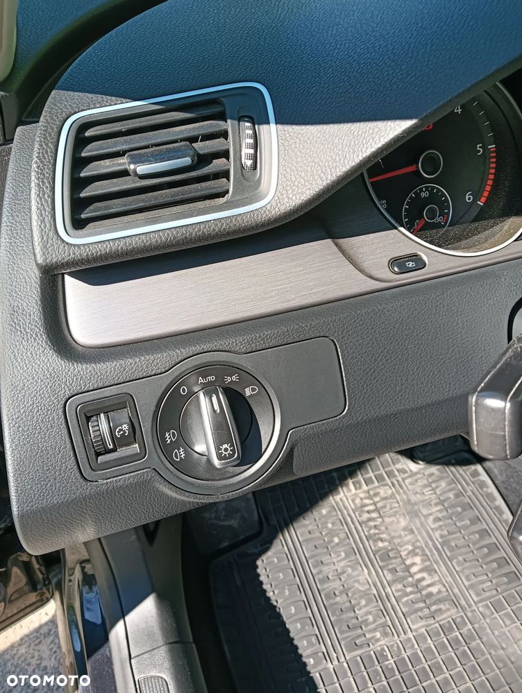Volkswagen Passat 2.0 TDI Comfortline - 14