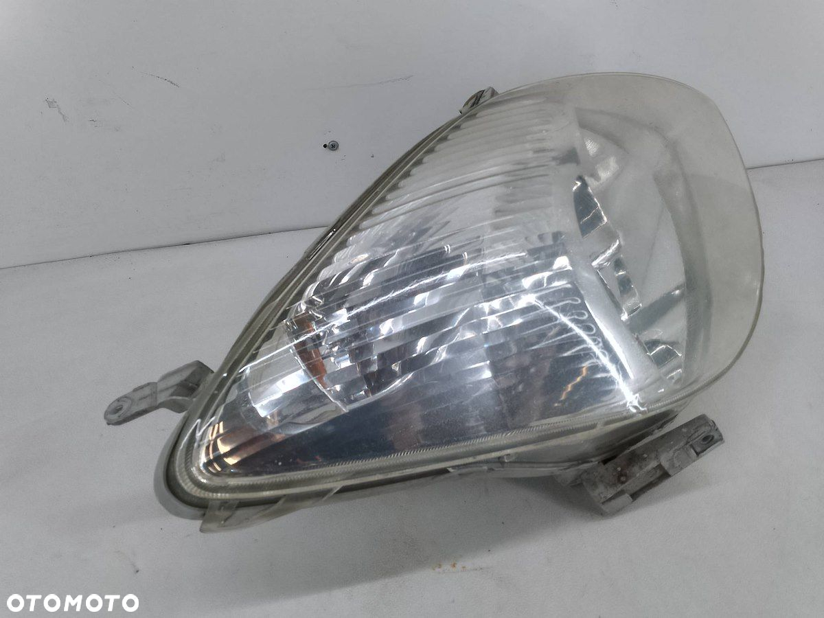 LAMPA PRZÓD PRAWA TOYOTA COROLLA VERSO I - 3