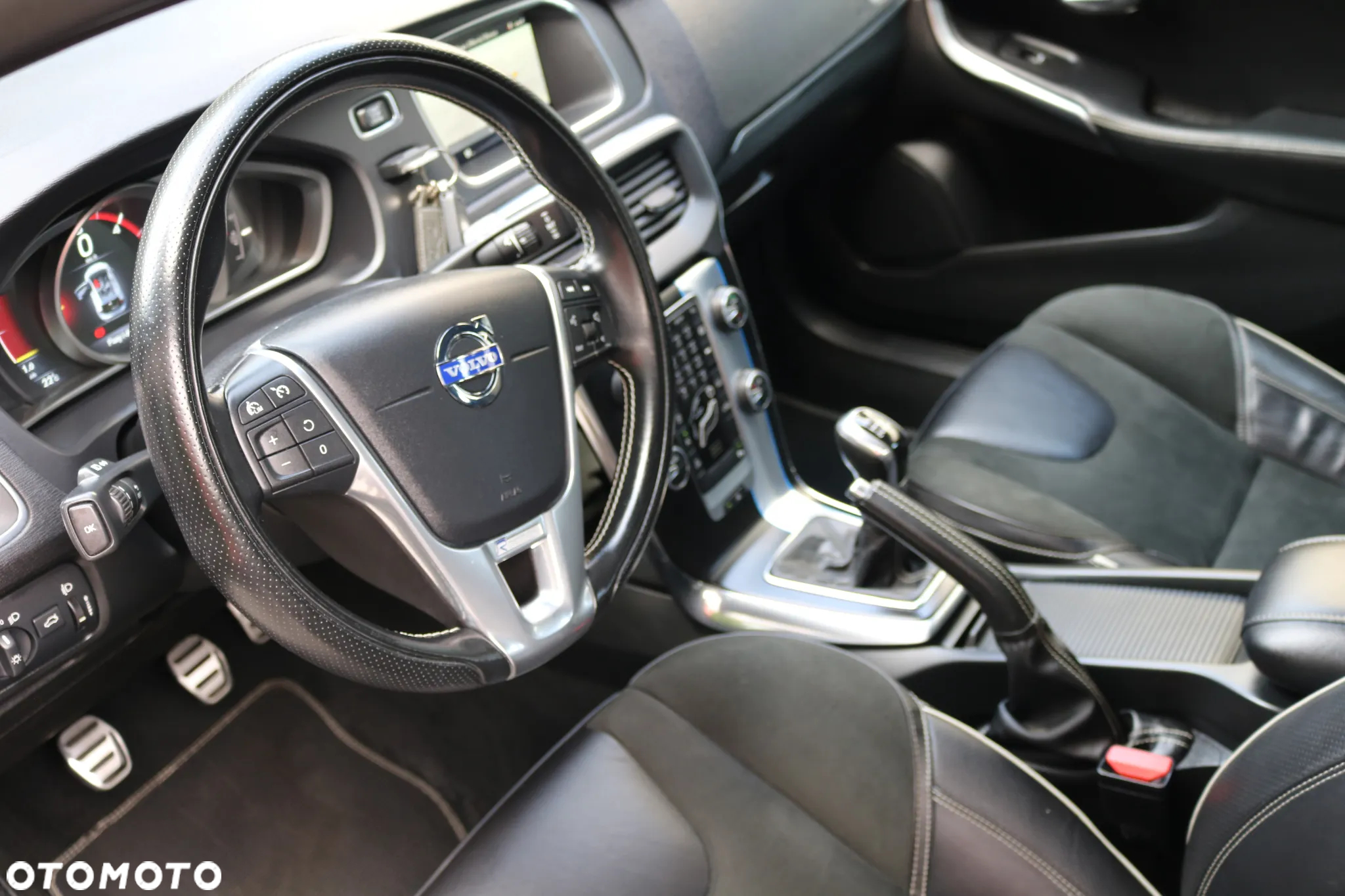Volvo V40 D4 Drive-E R-Design Momentum - 2
