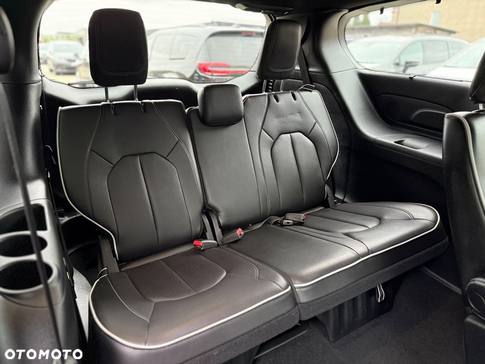 Chrysler Pacifica - 28