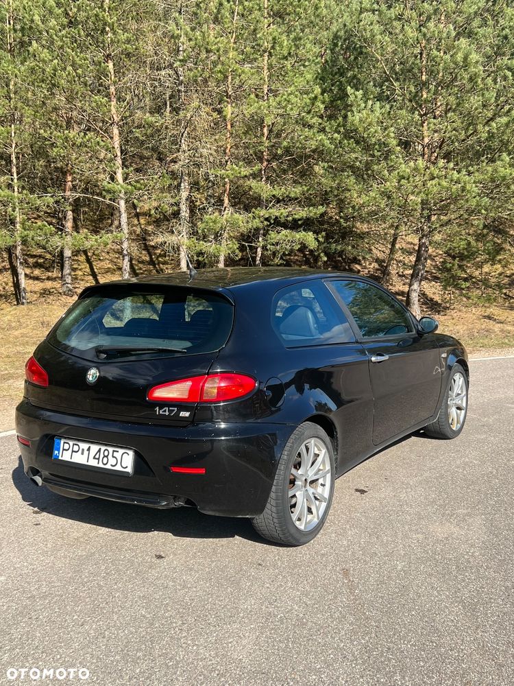 Alfa Romeo 147 1.9 JTD 16V Black Line - 2