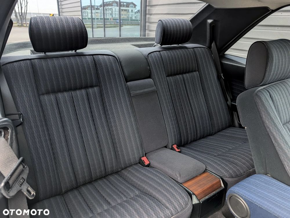 Mercedes-Benz W124 (1984-1993) - 16