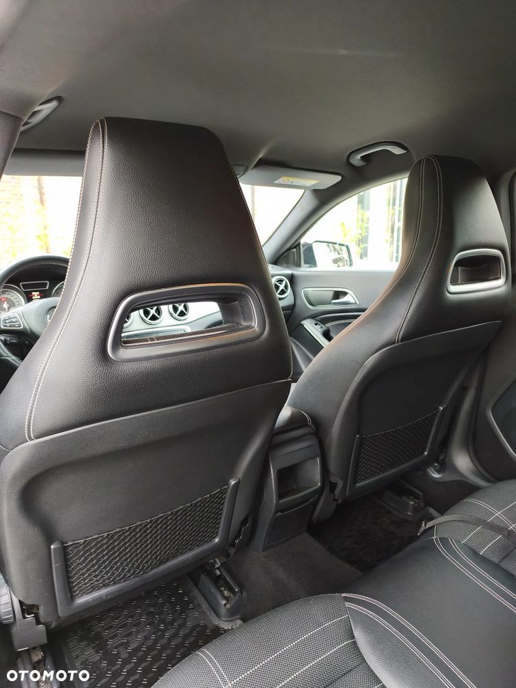 Mercedes-Benz CLA 180 AMG Line - 22