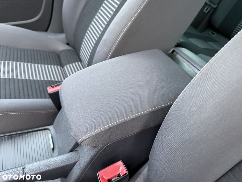 Volkswagen Golf 1.6 United - 32