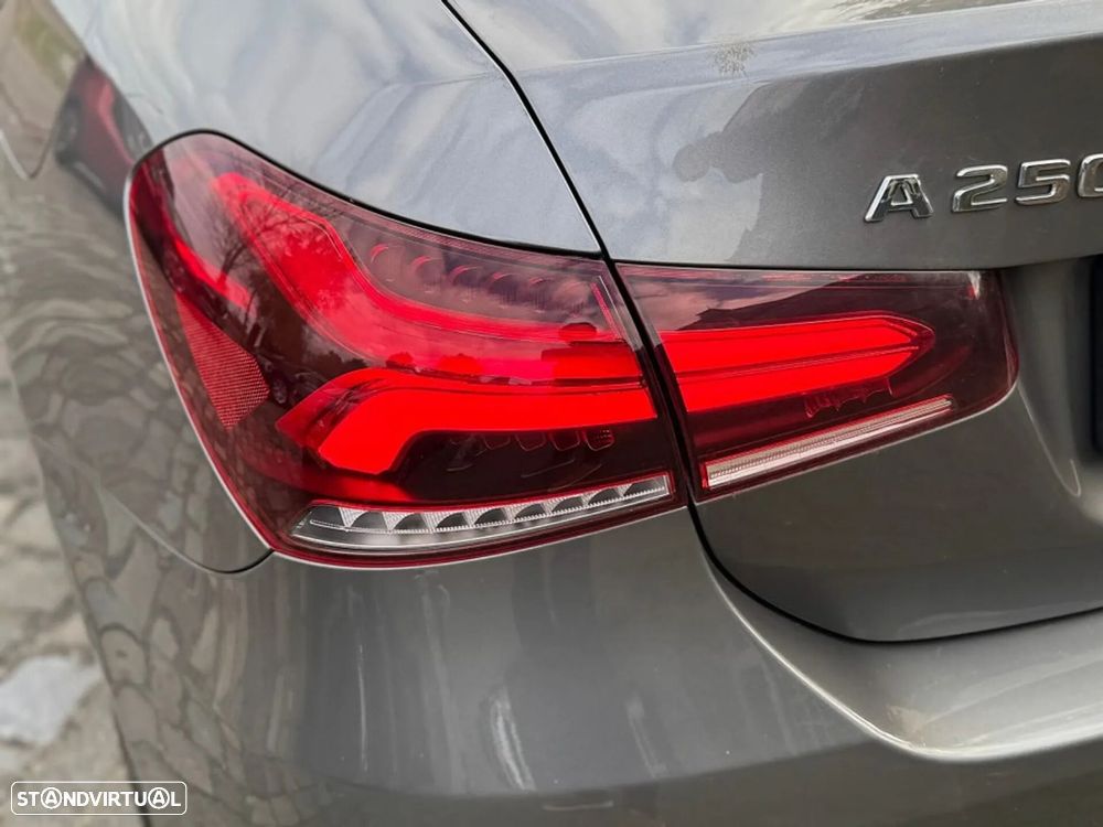 Mercedes-Benz A 250 Limousine e AMG Line - 7