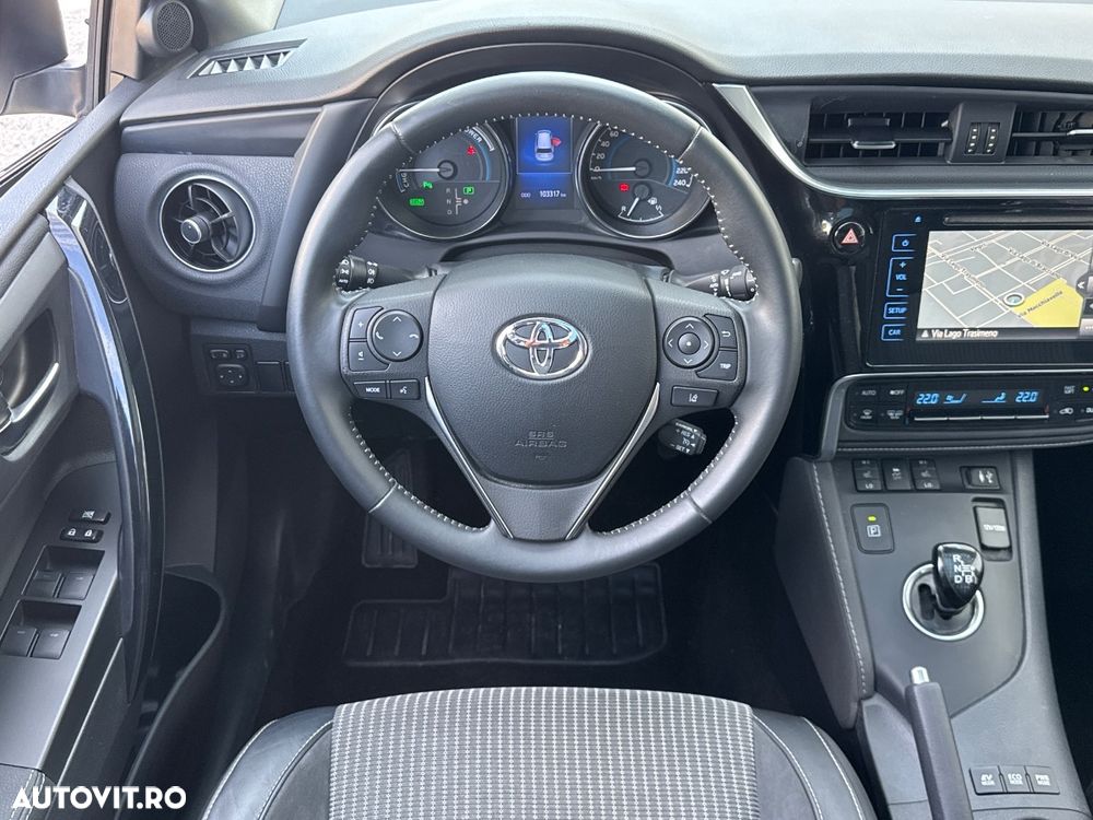 Toyota Auris 1.8 L VVT-i HSD Sol + - 10